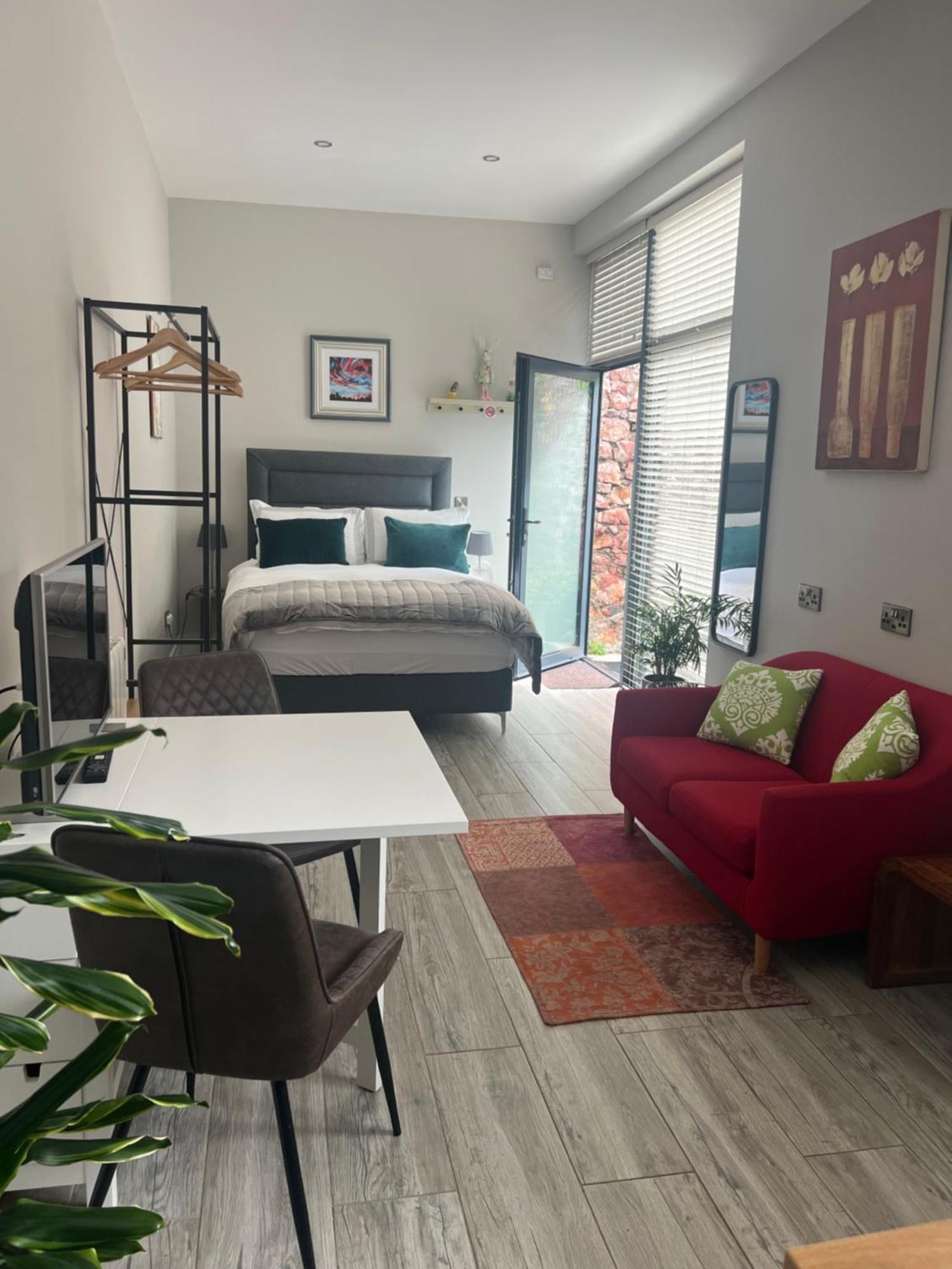 Hugo Mews Bright Studio Apartment ブレイ エクステリア 写真